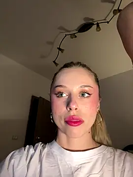 Snapshot of BabyAnais chatting on November 3, 2025, 7:06 pm BabyAnais online show from November 3, 2025, 7:06 pm