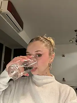 Snapshot of BabyAnais chatting on November 8, 2025, 8:01 pm BabyAnais online show from November 8, 2025, 8:01 pm