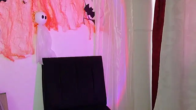 Snapshot of Linda_andrew chatting on October 17, 2025, 6:32 pm Linda andrew online show from October 17, 2025, 6:32 pm