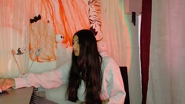 Snapshot of Linda_andrew chatting on October 11, 2025, 2:51 pm Linda andrew online show from October 11, 2025, 2:51 pm