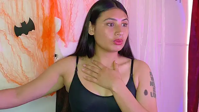 Snapshot of Linda_andrew chatting on October 21, 2025, 6:29 pm Linda andrew online show from October 21, 2025, 6:29 pm