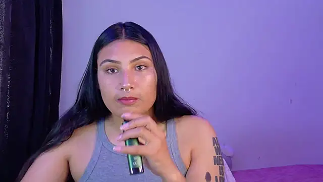 Snapshot of Linda_andrew chatting on July 17, 2026, 4:48 pm Linda andrew online show from July 17, 2026, 4:48 pm