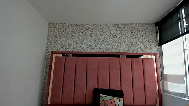 Hanna Lee   online show from October 9, 2025, 7:36 pm