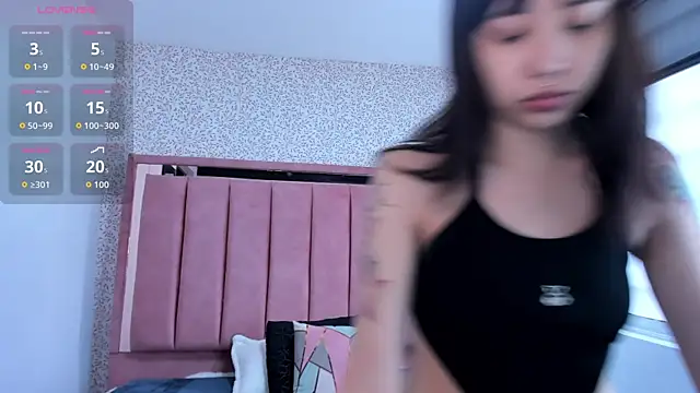 Hanna Lee   online show from October 23, 2025, 8:07 pm