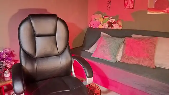 Snapshot of GaiaJoness chatting on November 28, 2025, 7:47 pm GaiaJoness online show from November 28, 2025, 7:47 pm