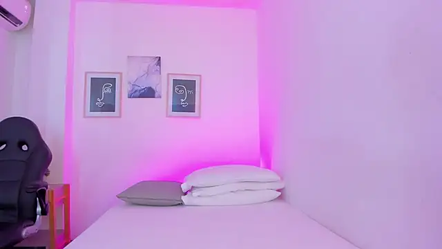 Snapshot of Anastasia_lauren chatting on November 7, 2025, 8:13 pm Anastasia lauren online show from November 7, 2025, 8:13 pm