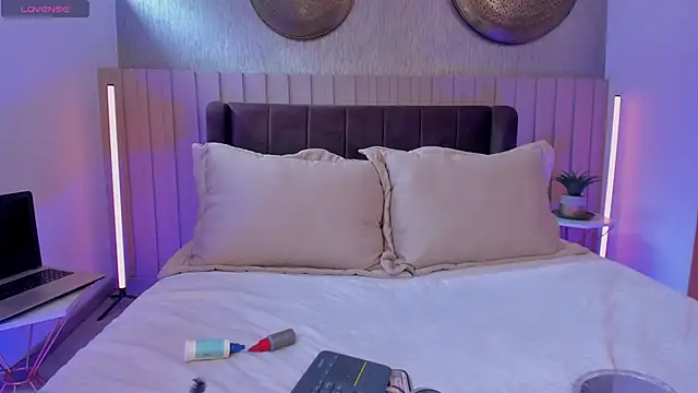 Snapshot of NaishaFord_1 chatting on October 25, 2025, 1:45 pm NaishaFord 1 online show from October 25, 2025, 1:45 pm