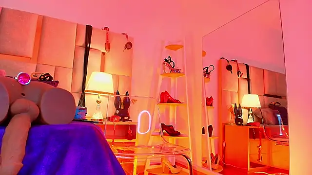 Violett Novoa online show from November 10, 2025, 2:22 pm