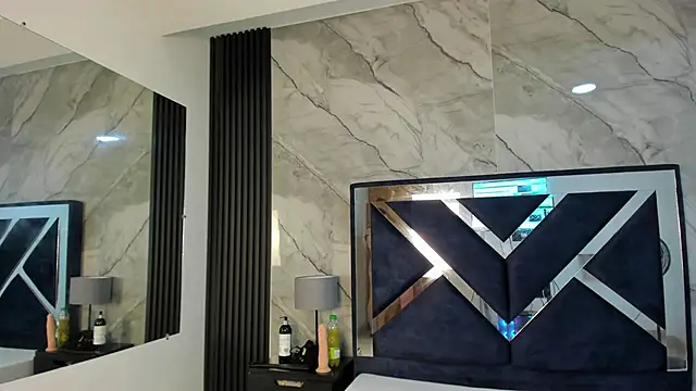 Megan Sweetas online show from November 6, 2025, 4:44 pm