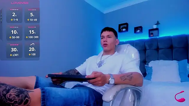 Snapshot of Thomas_moon chatting on November 30, 2025, 2:18 pm Thomas moon online show from November 30, 2025, 2:18 pm