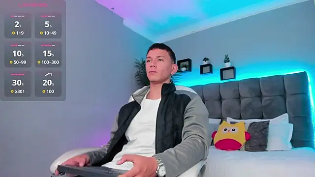 Snapshot of Thomas_moon chatting on June 10, 2026, 1:45 pm Thomas moon online show from June 10, 2026, 1:45 pm