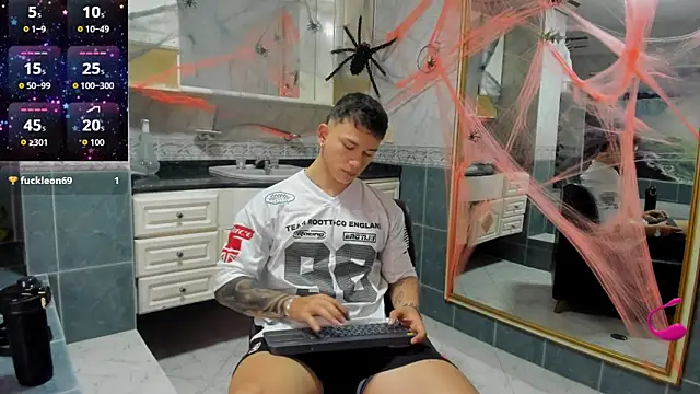 Snapshot of Thomas_moon chatting on October 8, 2025, 12:07 pm Thomas moon online show from October 8, 2025, 12:07 pm