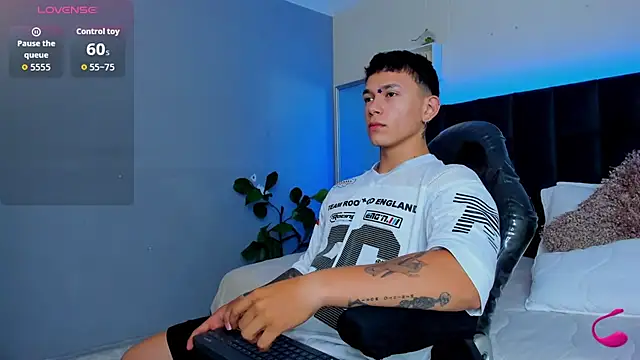 Snapshot of Thomas_moon chatting on November 6, 2025, 10:30 am Thomas moon online show from November 6, 2025, 10:30 am