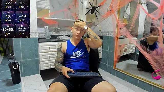 Snapshot of Thomas_moon chatting on October 9, 2025, 12:06 pm Thomas moon online show from October 9, 2025, 12:06 pm