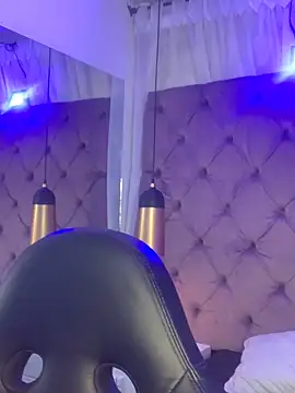 Sussan   online show from October 15, 2025, 7:33 pm