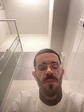 lolo7121 online show from April 3, 2026, 11:33 pm