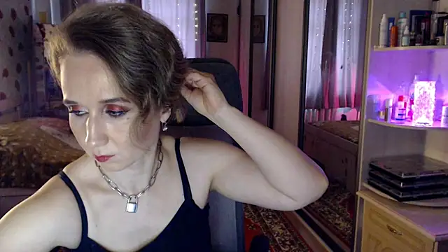 Snapshot of ClassyInna chatting on October 9, 2025, 8:37 am ClassyInna online show from October 9, 2025, 8:37 am