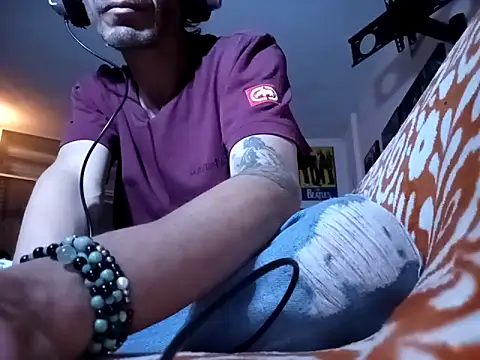 Snapshot of githot chatting on November 19, 2025, 7:41 am githot online show from November 19, 2025, 7:41 am