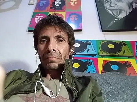 Snapshot of githot chatting on November 7, 2025, 7:24 am githot online show from November 7, 2025, 7:24 am