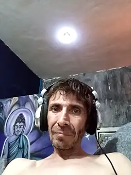 Snapshot of githot chatting on October 12, 2025, 10:05 am githot online show from October 12, 2025, 10:05 am