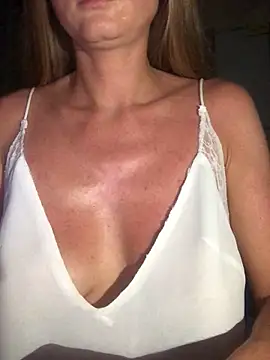 Elvee1 online show from September 9, 2025, 8:07 pm