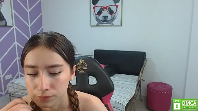 Adhara Kitten online show from October 7, 2025, 1:01 pm