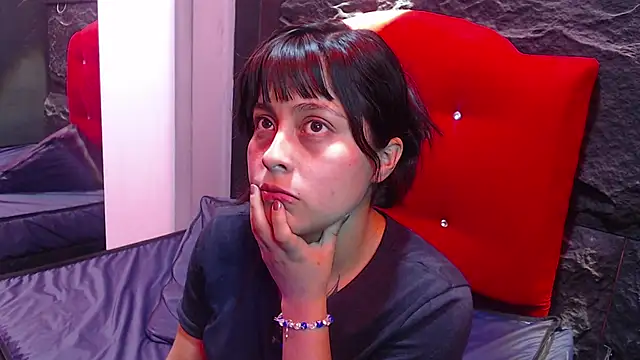 sophiaa 7 online show from March 9, 2026, 6:22 pm