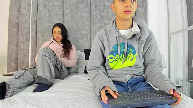 Snapshot of NickandAbby_ chatting on October 10, 2025, 11:33 am NickandAbby online show from October 10, 2025, 11:33 am