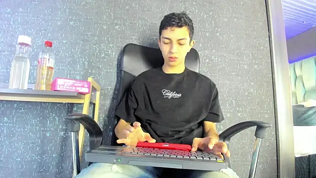 NickandAbby  online show from June 25, 2026, 3:48 am