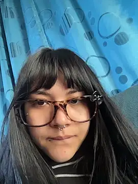 Snapshot of TatiLee chatting on April 3, 2026, 11:49 am TatiLee online show from April 3, 2026, 11:49 am