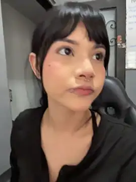 Snapshot of TatiLee chatting on April 5, 2026, 2:35 pm TatiLee online show from April 5, 2026, 2:35 pm