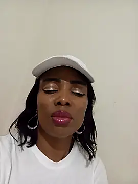 SEXYMOANSXX online show from February 7, 2026, 2:36 pm