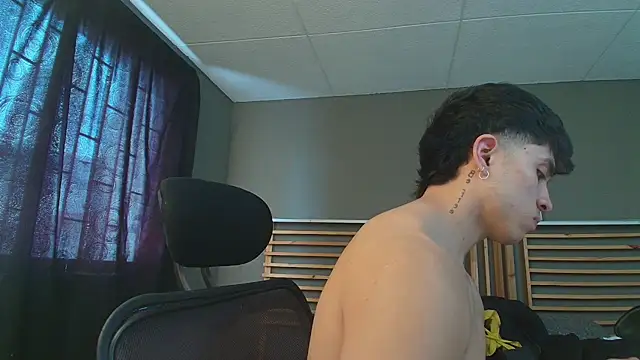 Snapshot of PaulEvens chatting on May 25, 2026, 2:05 pm PaulEvens online show from May 25, 2026, 2:05 pm