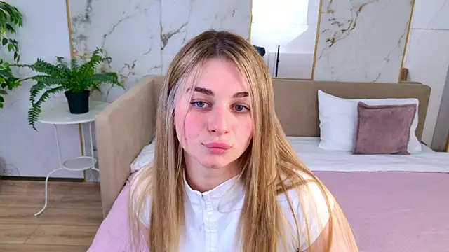 SweetyLicky online show from May 7, 2026, 2:42 pm