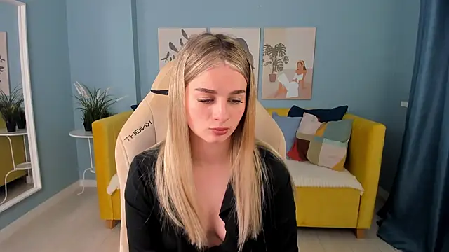 SweetyLicky online show from September 30, 2025, 4:24 pm