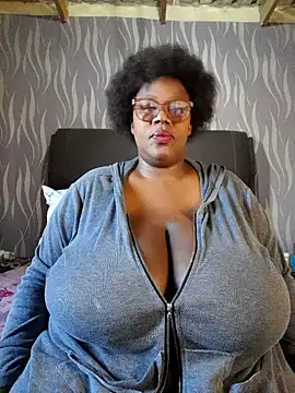 Snapshot of BoobsQueen46K chatting on June 11, 2026, 1:52 pm BoobsQueen46K online show from June 11, 2026, 1:52 pm