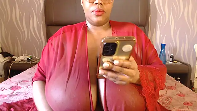 BoobsQueen46K online show from July 16, 2026, 9:28 am