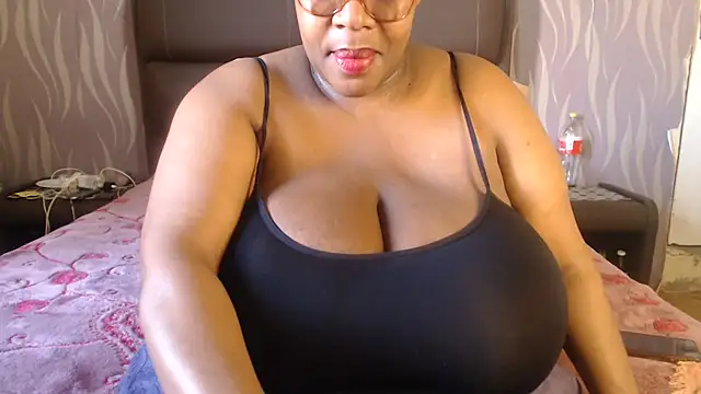 BoobsQueen46K online show from July 6, 2026, 1:29 pm