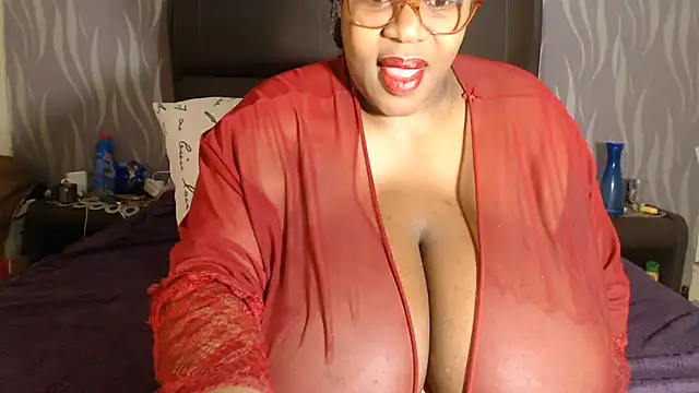 BoobsQueen46K online show from June 20, 2026, 2:33 pm