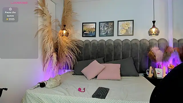 Snapshot of Viollet_xoxo chatting on October 13, 2025, 7:26 pm Viollet xoxo online show from October 13, 2025, 7:26 pm