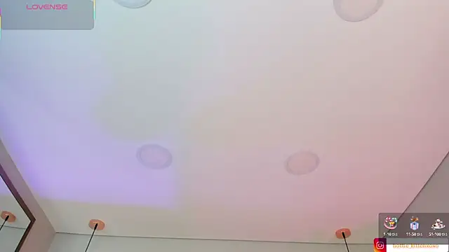 Snapshot of Viollet_xoxo chatting on October 17, 2025, 8:21 pm Viollet xoxo online show from October 17, 2025, 8:21 pm