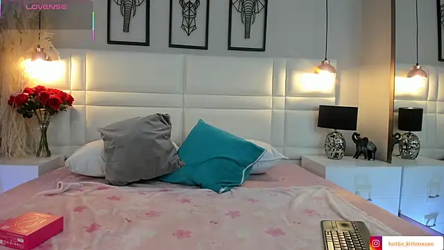 Snapshot of Viollet_xoxo chatting on October 27, 2025, 8:54 pm Viollet xoxo online show from October 27, 2025, 8:54 pm