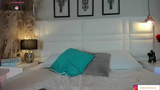 Snapshot of Viollet_xoxo chatting on November 28, 2025, 8:20 pm Viollet xoxo online show from November 28, 2025, 8:20 pm