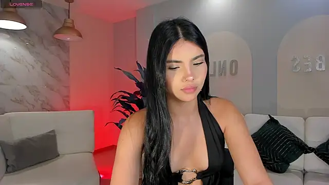 Snapshot of MiaLaurence chatting on May 23, 2026, 11:42 am MiaLaurence online show from May 23, 2026, 11:42 am