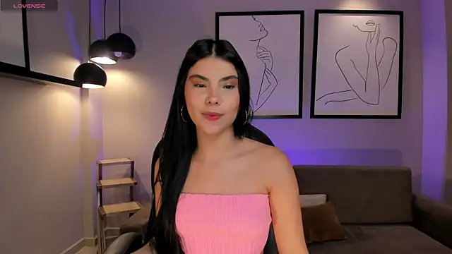 Snapshot of MiaLaurence chatting on October 8, 2025, 7:14 pm MiaLaurence online show from October 8, 2025, 7:14 pm