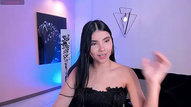 Snapshot of MiaLaurence chatting on October 7, 2025, 7:04 pm MiaLaurence online show from October 7, 2025, 7:04 pm