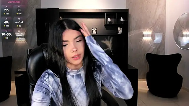 Snapshot of MiaLaurence chatting on June 17, 2026, 7:35 pm MiaLaurence online show from June 17, 2026, 7:35 pm