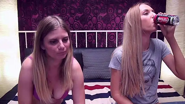 Snapshot of BlondeWitches chatting on November 22, 2025, 12:43 am BlondeWitches online show from November 22, 2025, 12:43 am