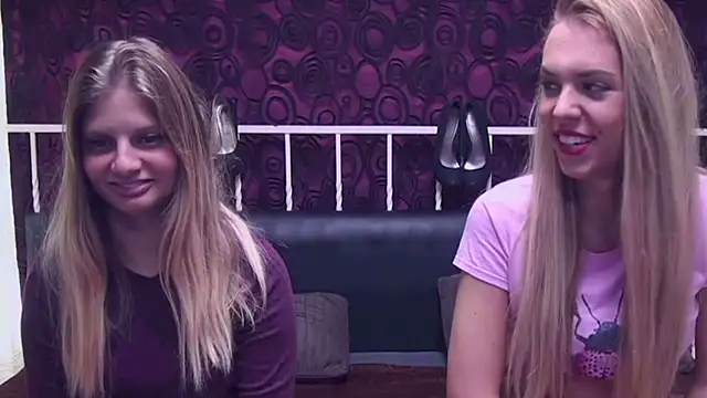 Snapshot of BlondeWitches chatting on November 12, 2025, 11:30 pm BlondeWitches online show from November 12, 2025, 11:30 pm