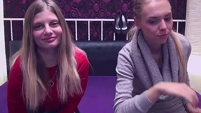 Snapshot of BlondeWitches chatting on November 25, 2025, 10:04 am BlondeWitches online show from November 25, 2025, 10:04 am